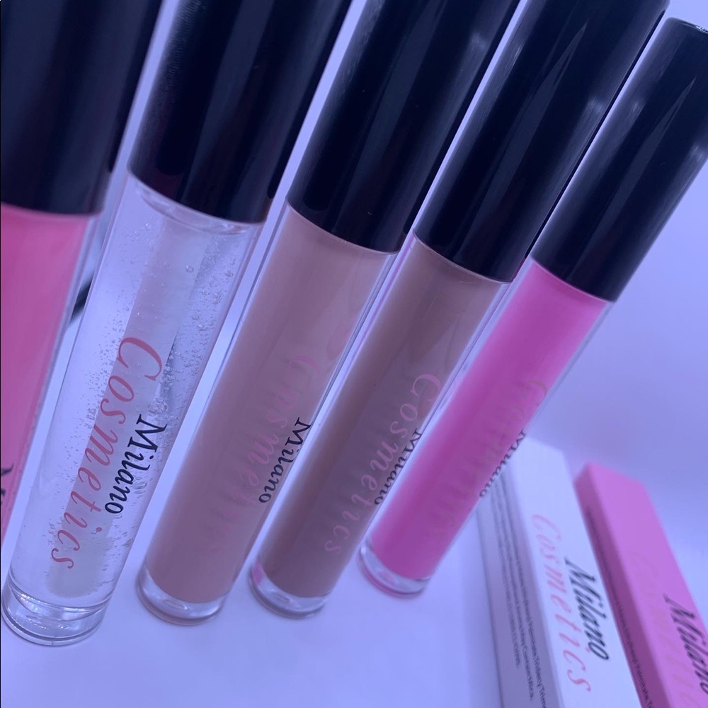 LIP GLOSS